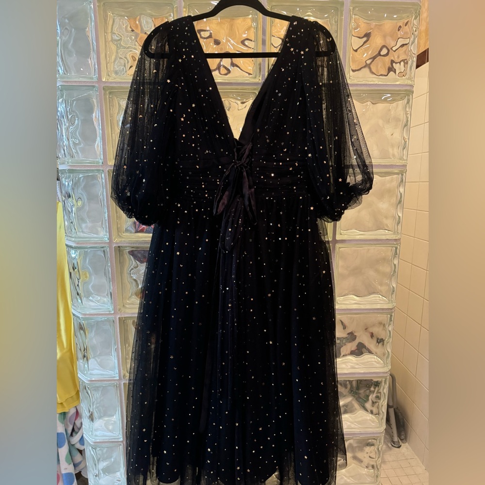 XL Evening dress. Gorgeous with all the sparkles and layers.
